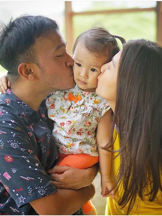 "Enggak nyangka juga diterima dimasyarakat dan manajemen akhirnya nambah karyawan mendadak. Jadi beberapa karyawan yang bekerja didapur, saya dahulukan untuk mereka-mereka yang tidak lanjut kuliah," ujar Ruben Onsu. (Instagram/ruben_onsu)