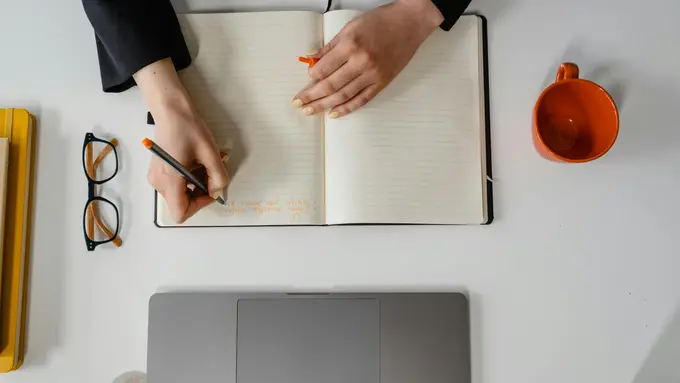 4 Sifat Unik Aquarius yang Bikin Mereka Berbeda dari Zodiak Lain