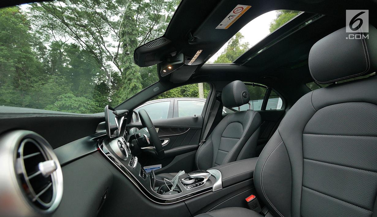 FOTO Mewahnya Jeroan Mercedes Benz C300 AMG Line Dan C200 EQ Boost