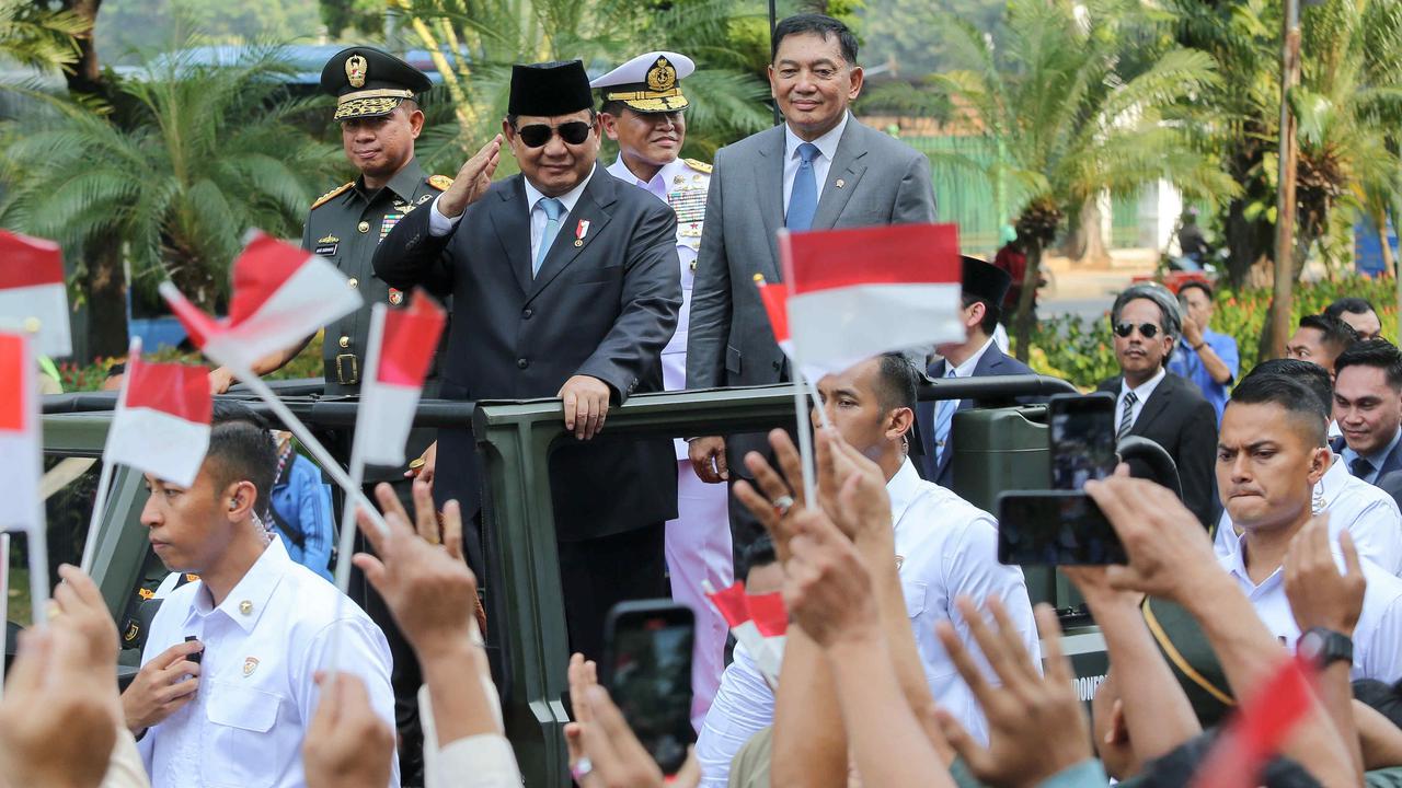 FOTO: Meriahnya Pelepasan Presiden Prabowo di Kemenhan, Diwarnai Senyum Semringah Titiek Soeharto