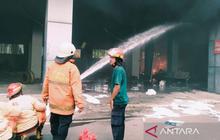 Aksi Heroik Damkar Padamkan Api DPRD NTB: Terobos Barikade Massa Lewat Jalur Belakang, Begini Kisahnya!