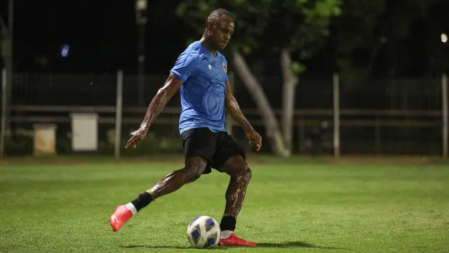 Bek Timnas Indonesia, Victor Igbonefo.
