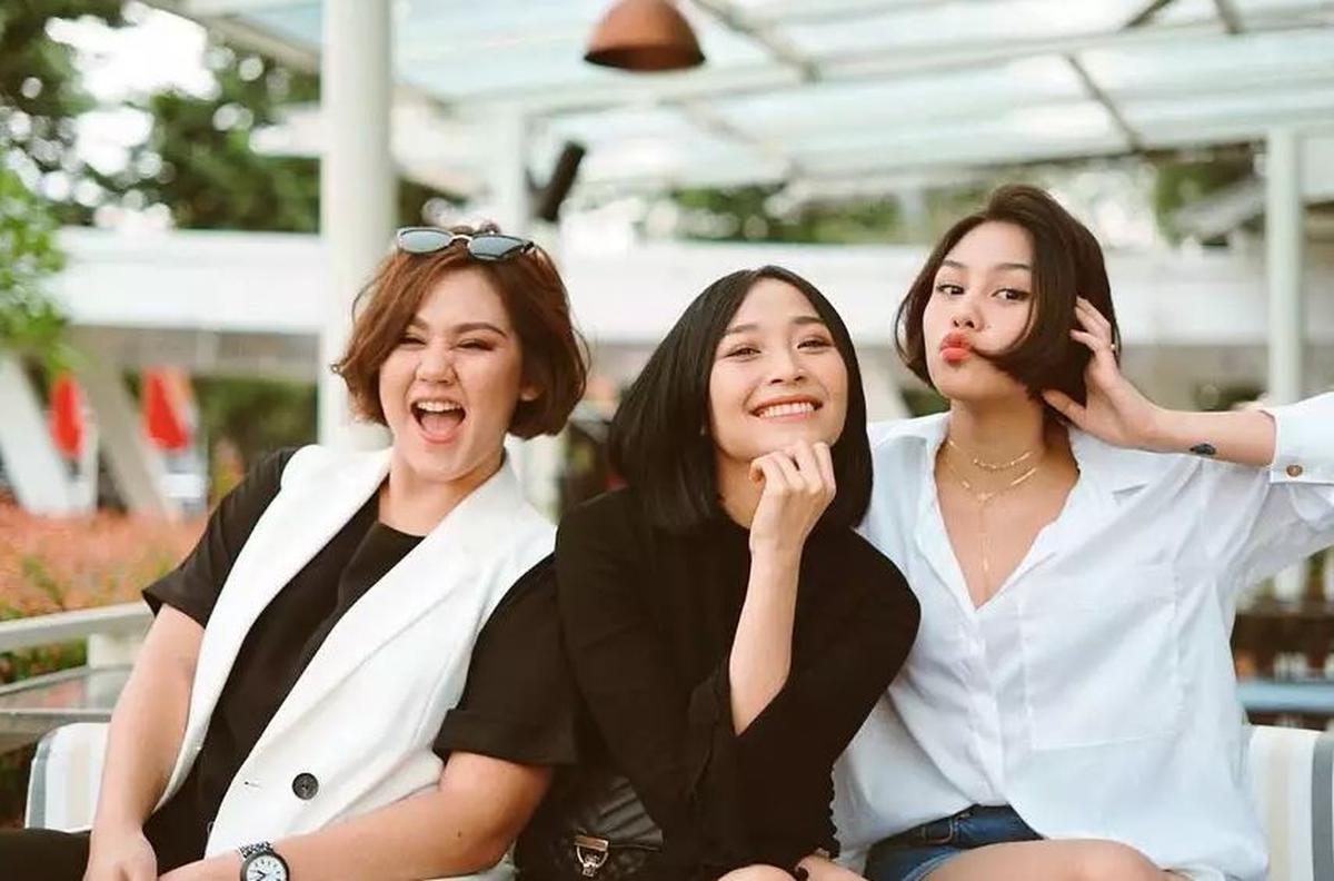 Kedekatan Tak Terduga, Artis dan Iparnya yang Selalu Kompak