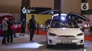 Suasana pameran IIMS Hybrid 2021 di JiExpo Kemayoran, Jakarta, Jumat (16/4/2021).  Pemerintah memberikan prioritas terhadap pengembangan industri otomotif agar bisa lebih berdaya saing global sesuai dengan sasaran pada peta jalan Making Indonesia 4.0. (Liputan6.com/Johan Tallo)