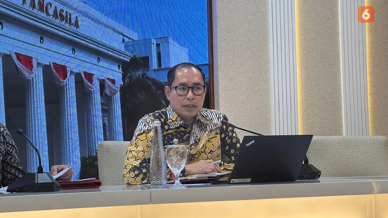 Direktur Pelindungan WNI dan BHI Kemlu RI Judha Nugraha dalam pernyataan pers kepada media di Jakarta, Senin (16/12/2024). (Liputan6.com/Benedikta Miranti)