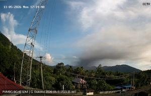 Gunung Dukono di Halmahera Utara, Maluku Utara, kembali erupsi pada Senin sore (11/5/2026), pukul 17.08 WIB. (Liputan6.com/ Dok PVMBG)