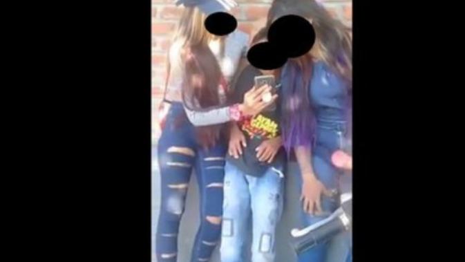 Pria difabel mendapat pelecehan seksual dua remaja putri (Liputan6.com/Ola Keda)