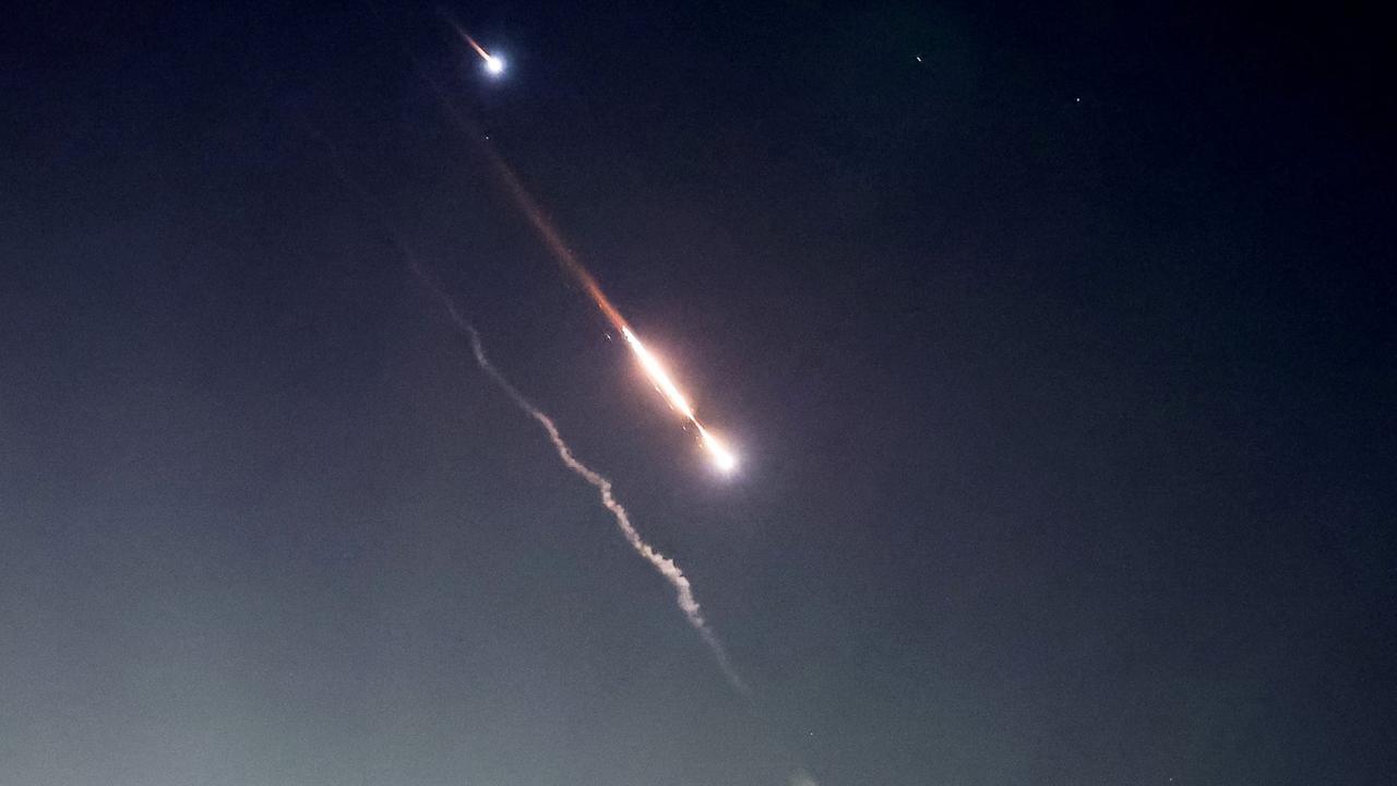 Iran serang Israel