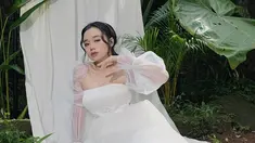 Beberapa waktu belakangan ini sosok Aulia tengah menjadi sorotan. Menjadi seorang penyanyi serta mengembangkan kariernya di dunia akting dan modeling ini baru saja meraih gelar sarjana ilmu komunikasi. Di tengah kesibukannya, Aulia masih memperhatikan soal pendidikannya.
 (Liputan6.com/IG/da4_aulia)