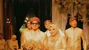 Aurel Hermansyah padukan kebaya janggan dengan hijab instan akad nikah Thariq-Aaliyah Massaid [@aurelie.hermansyah]