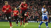 Manchester United menang 2-0 atas Reading pada laga putaran ketiga Piala FA, di Old Trafford, Sabtu (5/1/2018) malam WIB. (AFP/Oli Scarff)