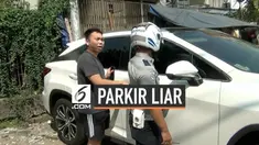 Penertiban mobil-mobil yang parkir sembarangan digelar di kawasan Tambora Jakarta Barat. Salah seorang pemilik mobil protes, tidak terima kendaraannya akan diderek petugas.