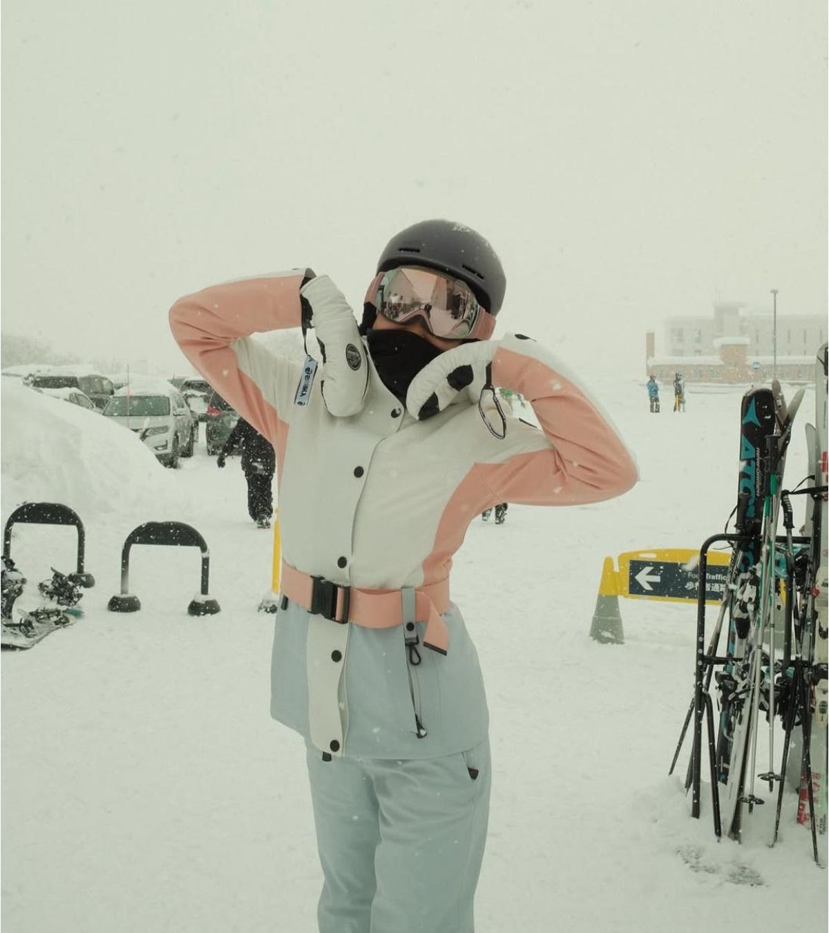 7 Potret Cantik dan Berani! Azizah Salsha Coba Ski Perdana di Niseko, Tampil Memukau Meski Terjatuh