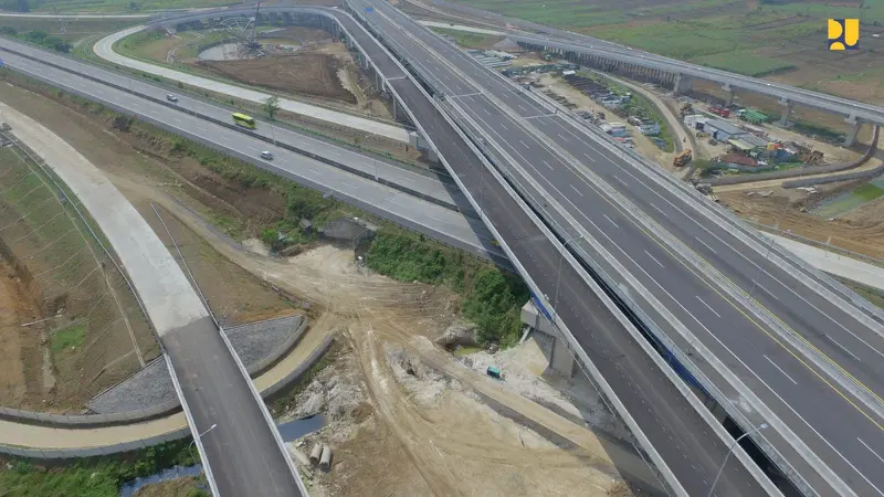 Kementerian PUPR menyiapkan 2 ruas jalan tol baru dan 8 jalan tol fungsional untuk mendukung arus lalu lintas saat libur Natal dan Tahun Baru (Nataru) 2022-2023.