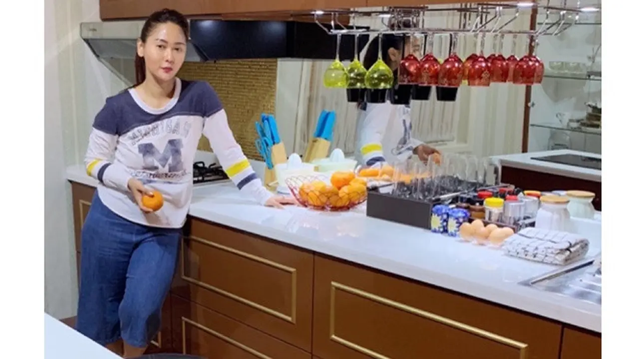 6 Potret Dapur di Rumah Inul Daratista, Elegan dan Bernuansa Cokelat