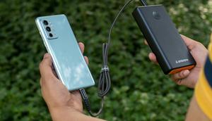 Bawalah powerbank agar ponselmu tetap memiliki baterai./copyright pexels/
