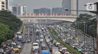 Kendaraan bermotor menghasilkan emisi gas berbahaya seperti karbon monoksida (CO), nitrogen oksida (NOx), dan partikulat halus (PM2.5). (Liputan6.com/Angga Yuniar)
