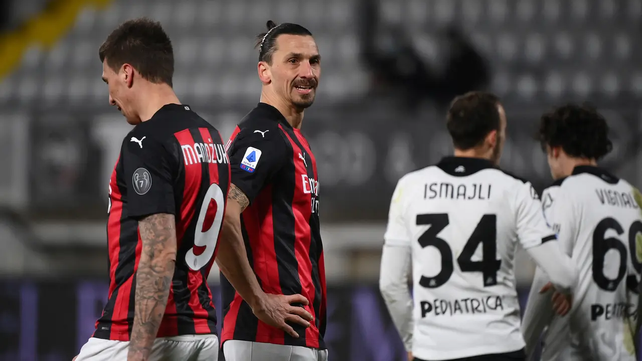 FOTO: Takluk 0-2 dari Spezia, AC Milan Bersiap Dikudeta Inter Milan