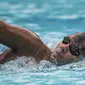 Perenang Indonesia, Siman Sudartawa, berlatih di Tirta Arum Swimming Pool Badung, Bali, Jumat (7/7/2017). Pemusatan latihan nasional ini dilakukan untuk persiapan jelang SEA Games 2017 Malaysia. (Bola.com/Vitalis Yogi Trisna)