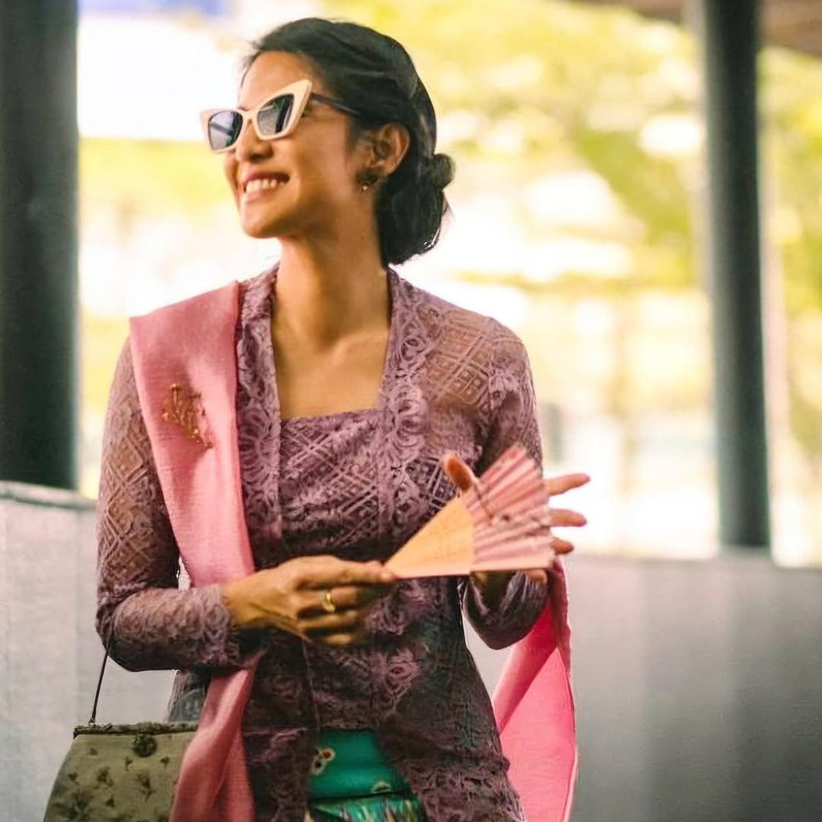Potret Cantik Dian Sastro Kenakan Kebaya (credit: instagram/therealdisastr)