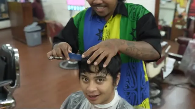 Ikonik dengan Rambut Gondrong, Ini 6 Potret Bastian Steel Ubah Gaya