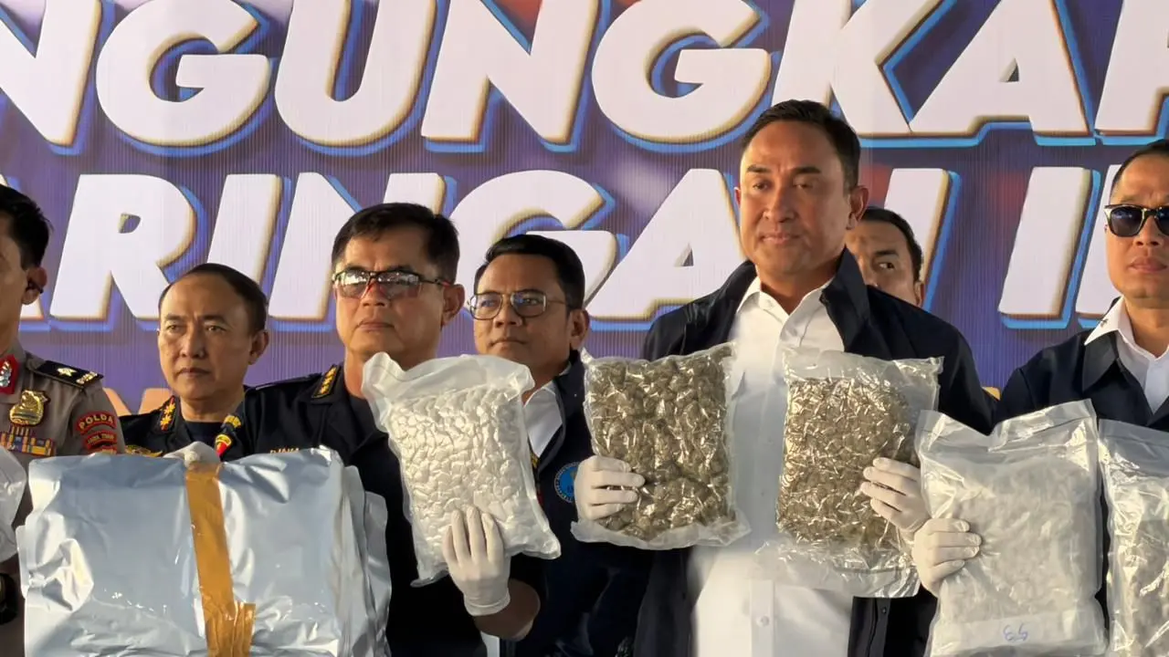 Bea Cukai bersama Badan Narkotika Nasional (BNN) menggagalkan penyelundupan 3.371,4 kilogram atau sekitar 3,37 ton bunga/pucuk canabinoid marijuana asal Thailand yang masuk melalui Pelabuhan Tanjung Priok. (Istimewa)
