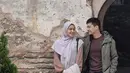 Menikmati momen liburan bersama di Turki, pasangan selebriti yang sudah menikah sejak sejak 12 Desember 2009 ini terlihat selalu harmonis. Keduanya menjadi salah satu pasangan idola, kerena dalam perjalanan rumah tangganya tampak adem ayem. (Liputan6.com/IG/@dhiniaminarti)