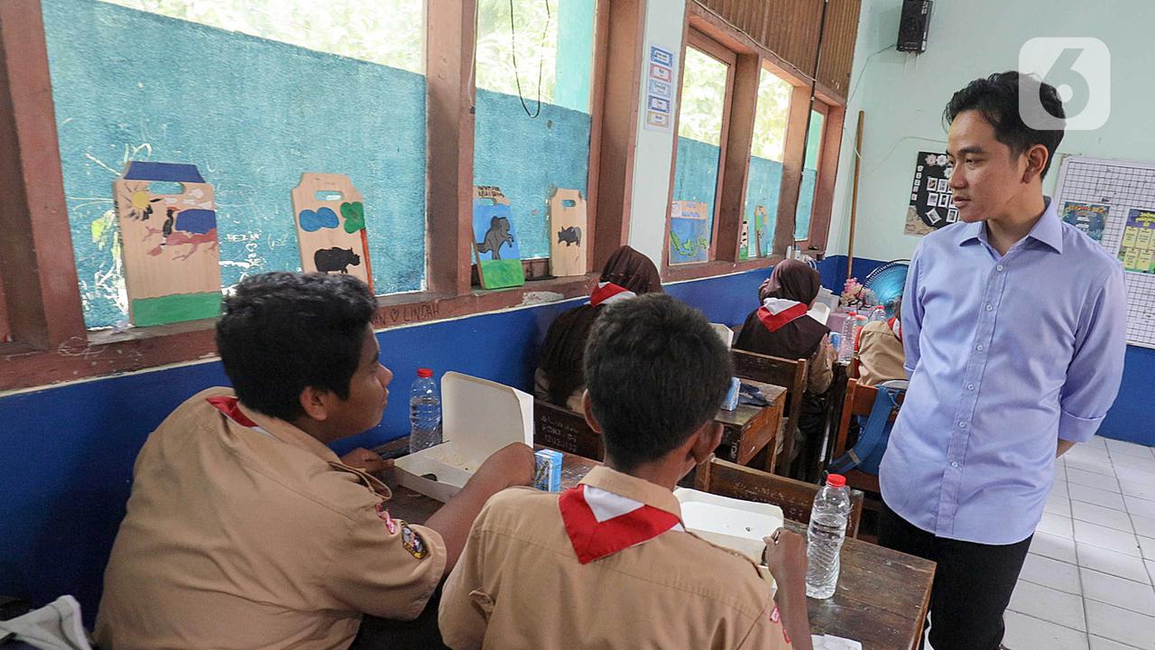 Wapres Gibran Rakabuming Raka Tinjau Langsung Uji Coba Program Makan Bergizi Gratis di SMPN 270 Jakarta