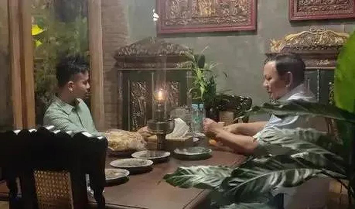 Sebelum dilakukan deklarasi, menurut Prabowo, keputusan Gibran sebagai cawapres telah dirembukkan oleh sejumlah ketua umum hingga sekjen partai politik dalam KIM.<br>