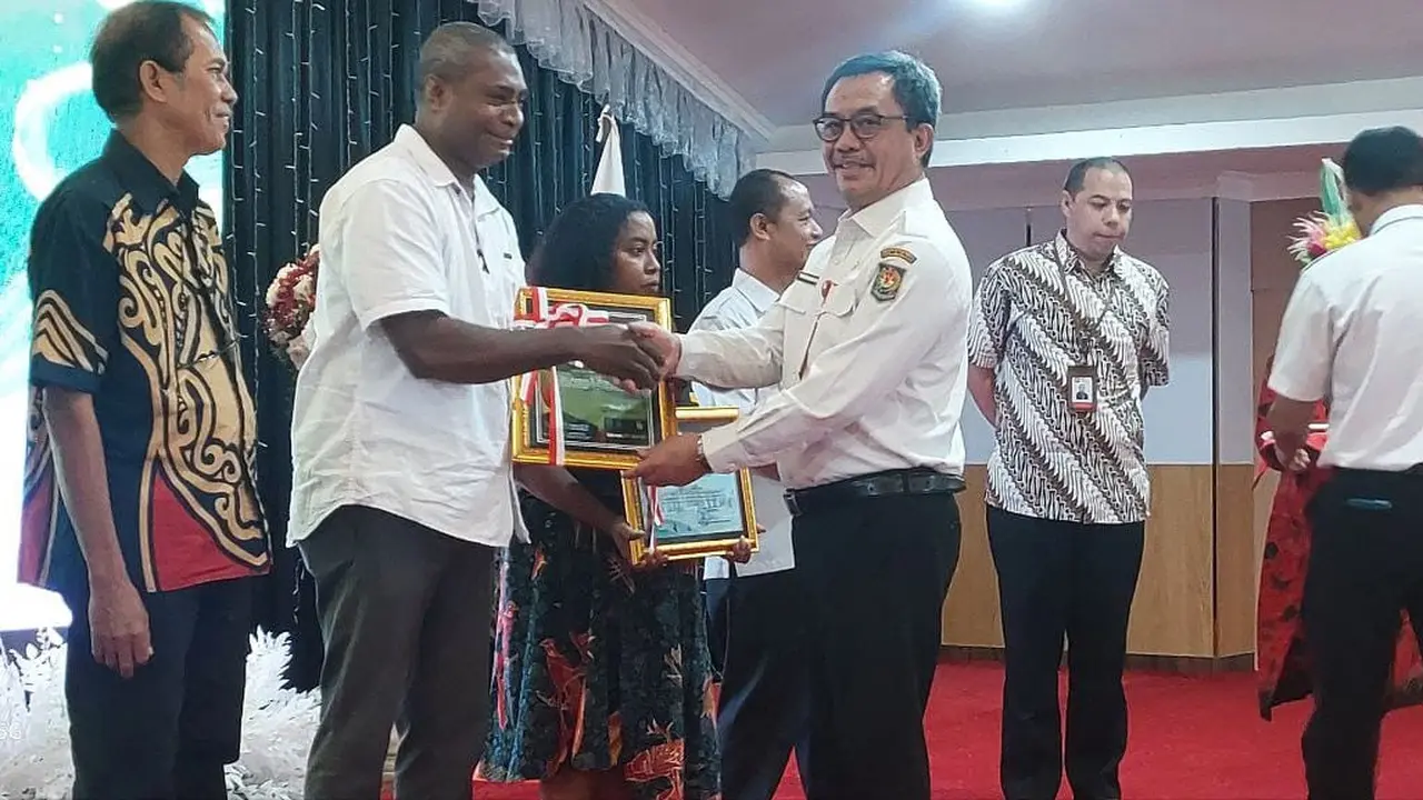 Yusharto Huntoyungo meninjau perkembangan inovasi di Provinsi Papua Barat, Rabu (6/3/2024). (Istimewa)