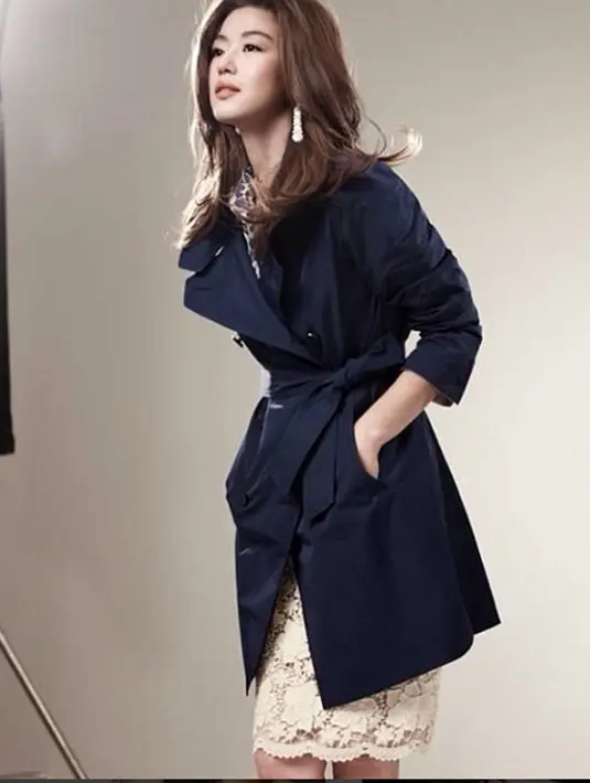 Melansir Soompi, para penggemar Jun Ji dan Min Ho sangat senang, walaupun sedang dalam kondisi sibuk, pasangan itu tetap ramah menyapa penggemarnya, dengan selalu melemparkan senyum. (Instagram/Junjihyunofficial)