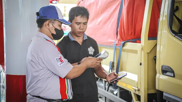 Pertamina Patra Niaga melanjutkan Program Subsidi Tepat untuk produk Bahan Bakar Minyak (BBM) Solar Subsidi dengan mekanisme Full QR di 234 Kota atau Kabupaten diseluruh Indonesia. (Dok Pertamina)
