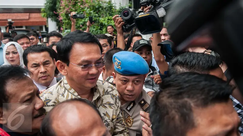 20161201-Ahok Diserahkan Penyidik ke Kejagung-Jakarta