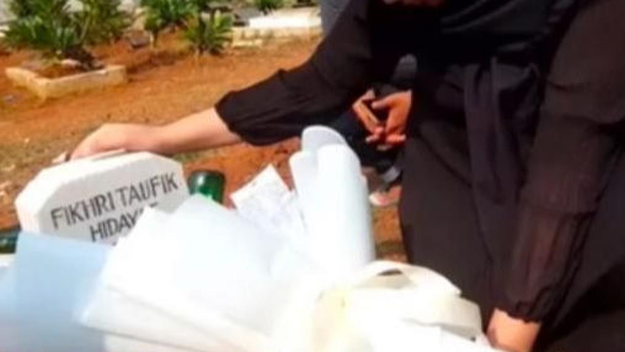 Cinta Dipisahkan Maut, Kisah Haru Wanita Kehilangan Tunangannya Jelang Prewedding Ini Viral