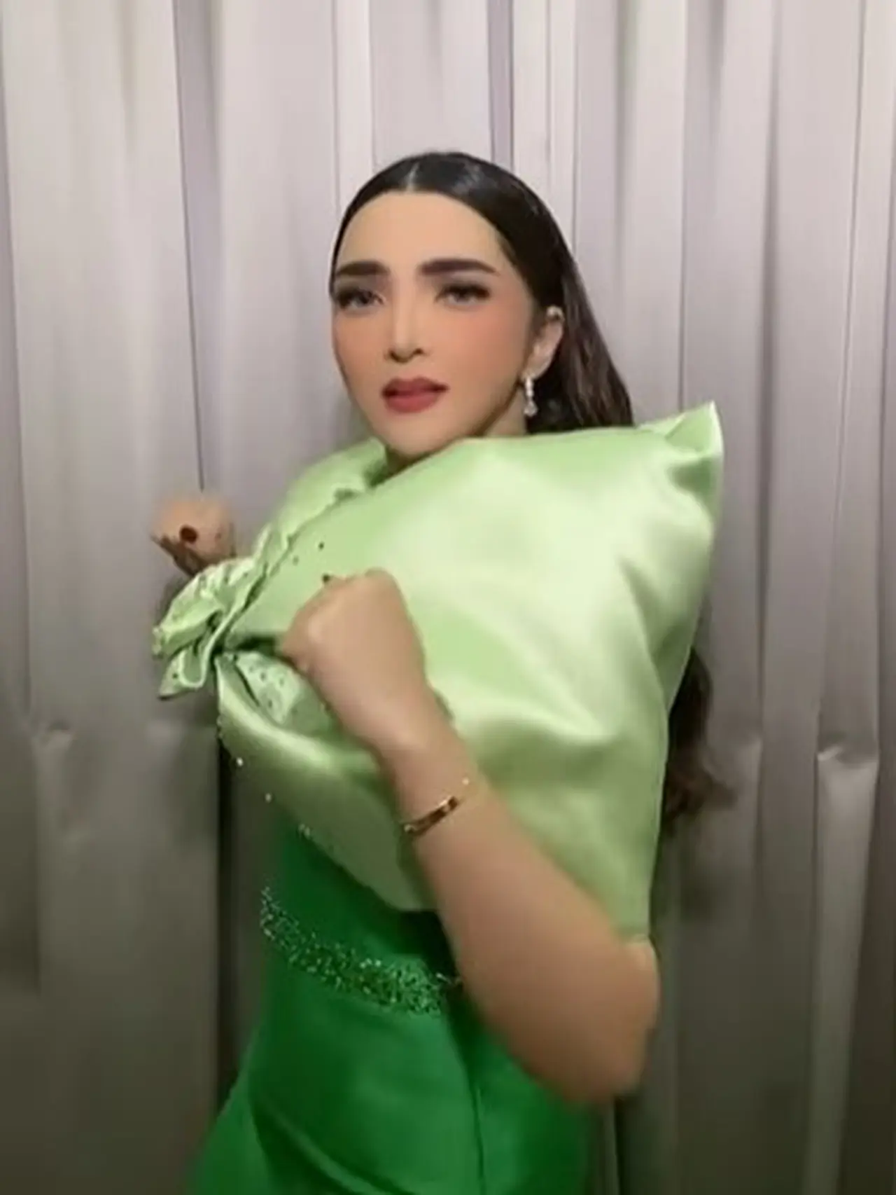 Ashanty Kembali Beraktivitas, Kompak Tampil Cantik dengan Gaun Hijau ...