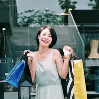 Ilustrasi wanita sedang self reward. (Foto: Shutterstock)