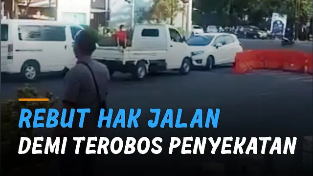VIDEO: Adu Kesabaran Antar Mobil, Rebut Hak Jalan Demi Terobos Penyekatan