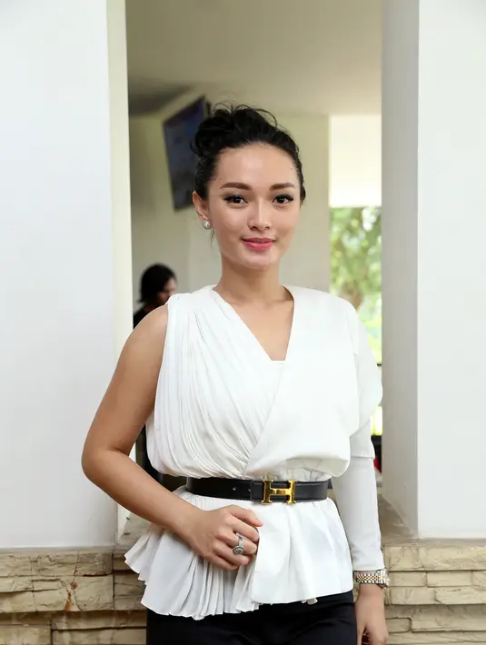 Pelantun ‘Satu Jam’ ini rupanya terpikat dengan sosok Rian yang apa adanya, tidak berlebihan, ‘nice’ dan sederhana. Namun sebagai wanita, Zaskia tak mau 'menyerang' pihak laki-laki. (Andy Masela/Bintang.com)