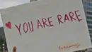 Poster dalam aksi yang digelar untuk memperingati Hari Perempuan Sedunia di Kawasan Patung Kuda Arjuna Wijaya, Jakarta, Senin (8/3/2021). Mereka meminta segera pemerintah mengesahkan RUU Perlindungan PRT, Ratifikasi Konvensi ILO 190 beserta rekomendasi 206. (Liputan6.com/Herman Zakharia)