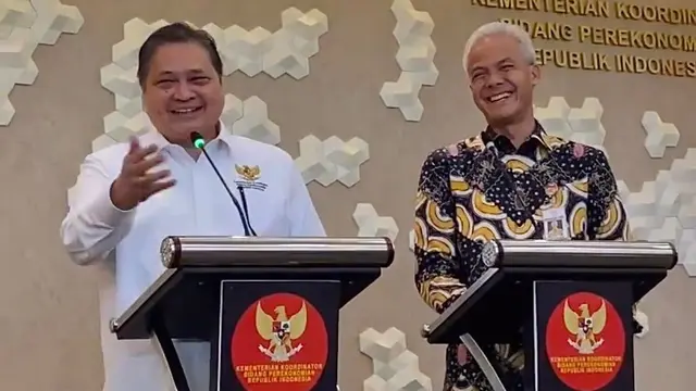 Menteri Koordinator bidang Perekonomian Airlangga Hartarto dalam konferensi Pers terkait program Proyek Strategis Nasional (PSN) di Provinsi Jawa Tengah, di kantor Kemenko Perekonomian Jakarta, Senin (17/7/2023).