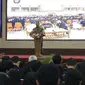 Pangdam V Brawijaya Mayjen TNI Farid Makruf saat menghadiri dan memberikan sambutan pada acara pelepasan mahasiswa program MMD, di Gedung Samantha Krida Universitas Brawijaya, Jumat (30/6/2023). (Ist)