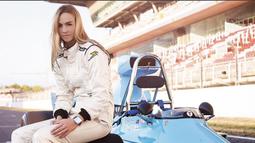 Carmen Jorda bergabung dengan Lotus sebagai pebalap pengembang pada 2015. Pebalap asal Spanyol itu tetap dipertahankan sebagai pebalap pengembang saat Lotus diakuisisi Renault pada 2016. (Bola.com/Instagram Carmen)