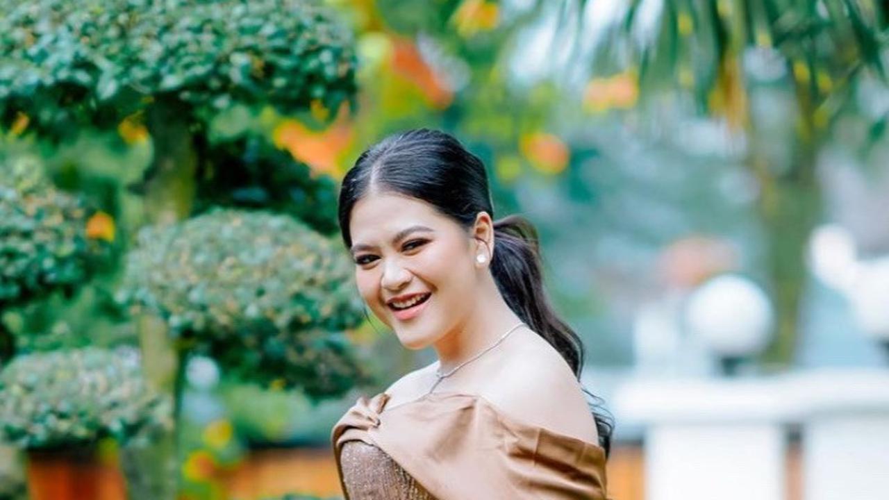 Kini Kahiyang tampak lebih percaya diri setelah tubuhnya kembali ideal. Ia menurunkan berat badan sebanyak 30 kg selama tahun 2023.