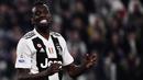 2. Blaise Matuidi - Juventus selangkah lagi memutus kontrak Blaise Matuidi yang telah berumur 33 tahun. Gelandang asal Prancis ini dikabarkan akan bergabung dengan Inter Miami di Major League Soccer (MLS) di Liga Amerika Serikat. (AFP/Marco Bertorello)