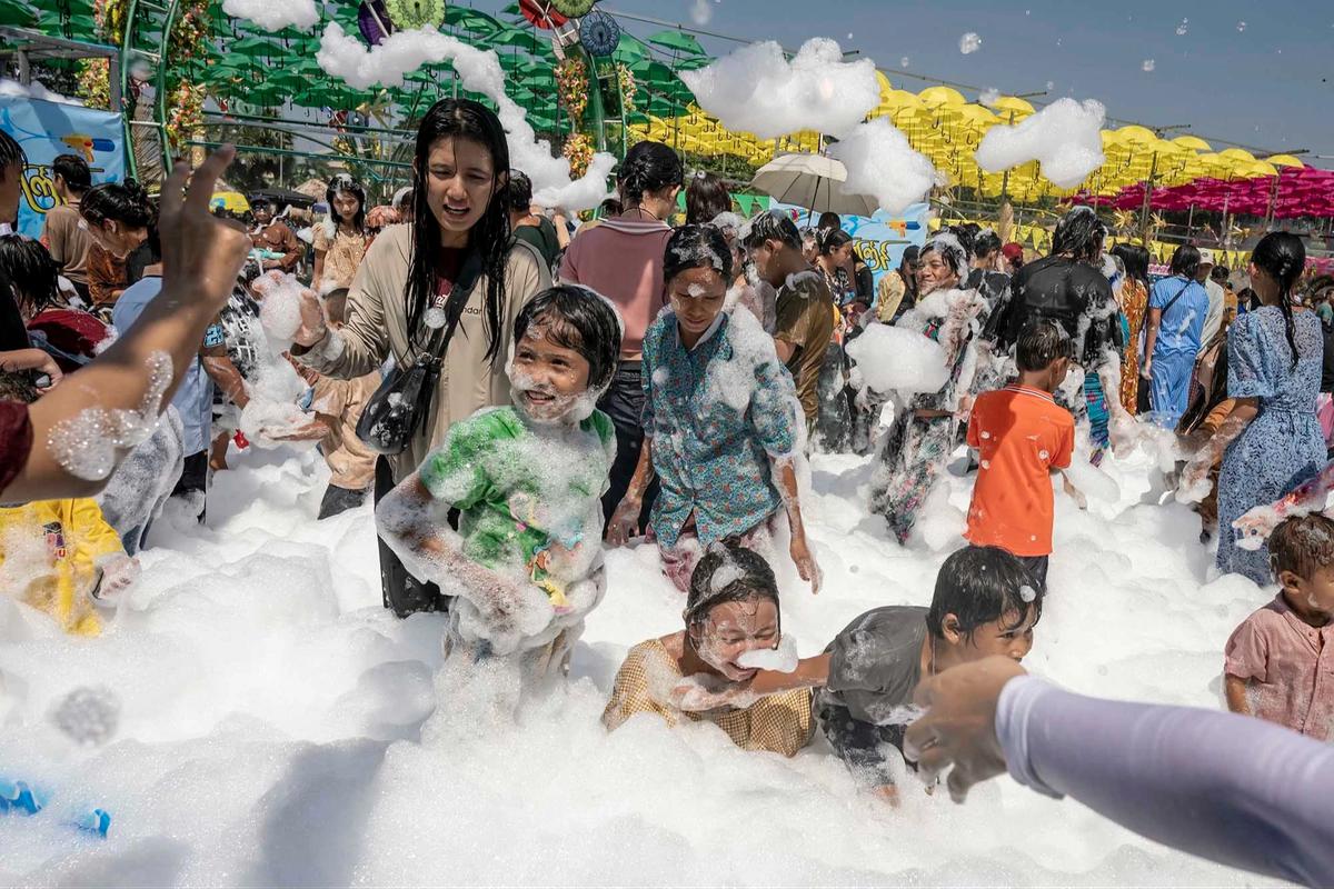 FOTO: Kemeriahan Festival Air Thingyan di Yangon