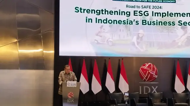 Direktur Utama Bursa Efek Indonesia (BEI), Iman Rachman pada acara Diskusi & Konferensi Pers Road to SAFE 2024, Senin (22/7/2024).