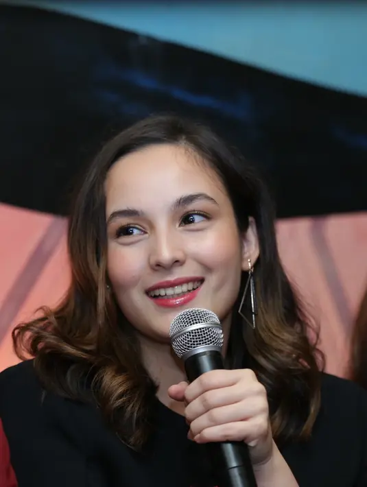 Sempat ragu memerankan karakter Alfi di Sebelum Iblis Menjemput Ayat 2, namun akhirnya Chelsea Islan beruntung bisa menyelesaikan dengan sangat baik. (Daniel Kampua/Fimela.com)