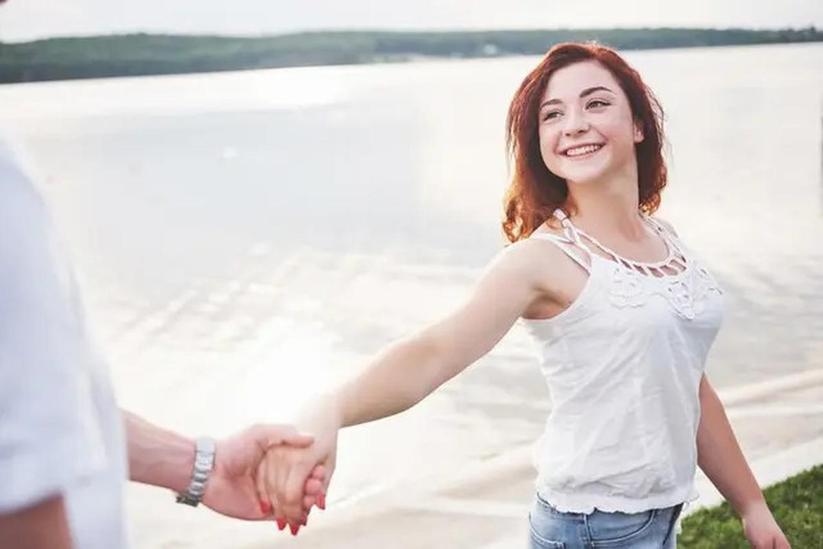 Kunci Hubungan Langgeng, Alasan Pria Tertarik pada Perempuan Mandiri dan Penuh Kasih