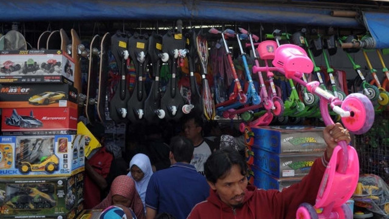 Berkah Lebaran, omzet pedagang mainan di Pasar Gembrong meningkat