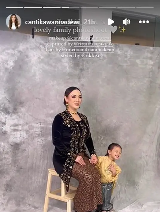 Melihat kekompakannya bersama buah hati, penampilannya ini pun menuai banyak pujian dari warganet. @cantikawannadewi.